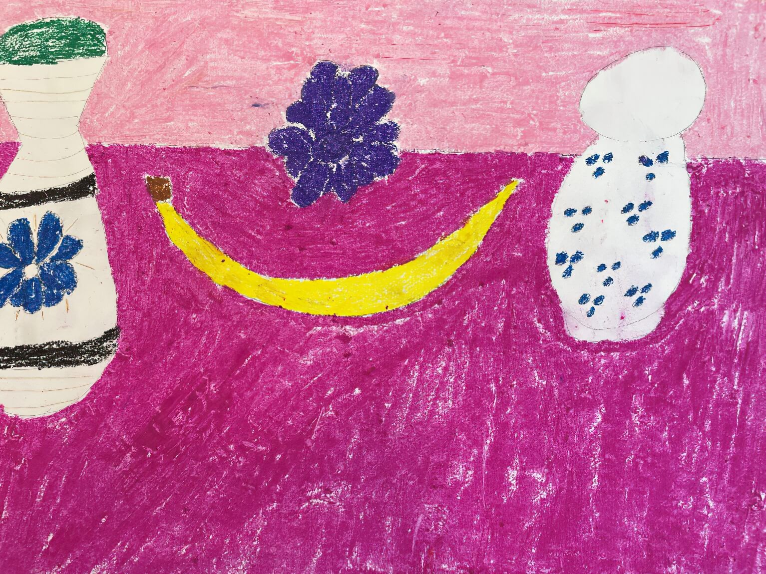 Gemaltes Stillleben mit Vase und Blumen auf einem Tisch, entstanden im Stillleben-Workshop im M7 Atelier Salzburg.