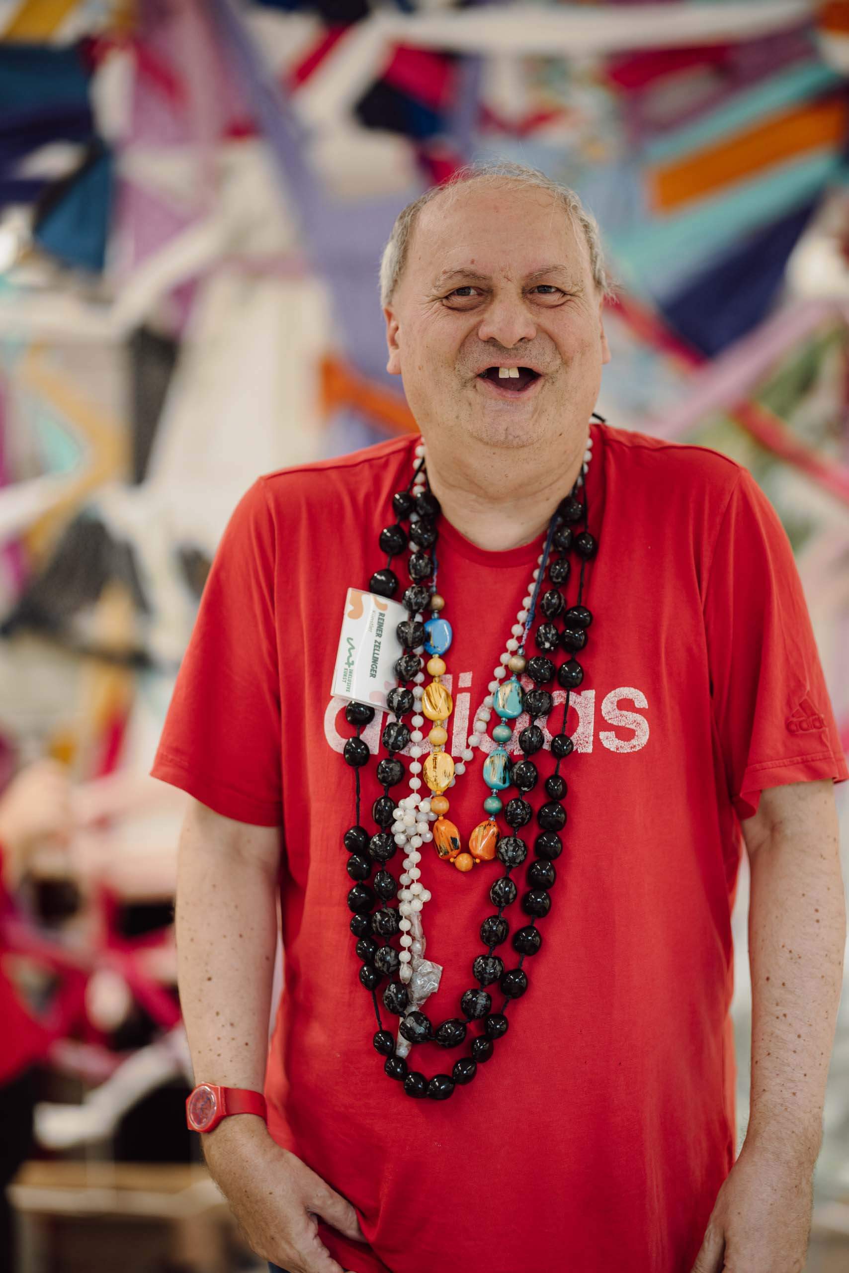 Porträt von Künstler Reiner Zellinger im Atelier M7.